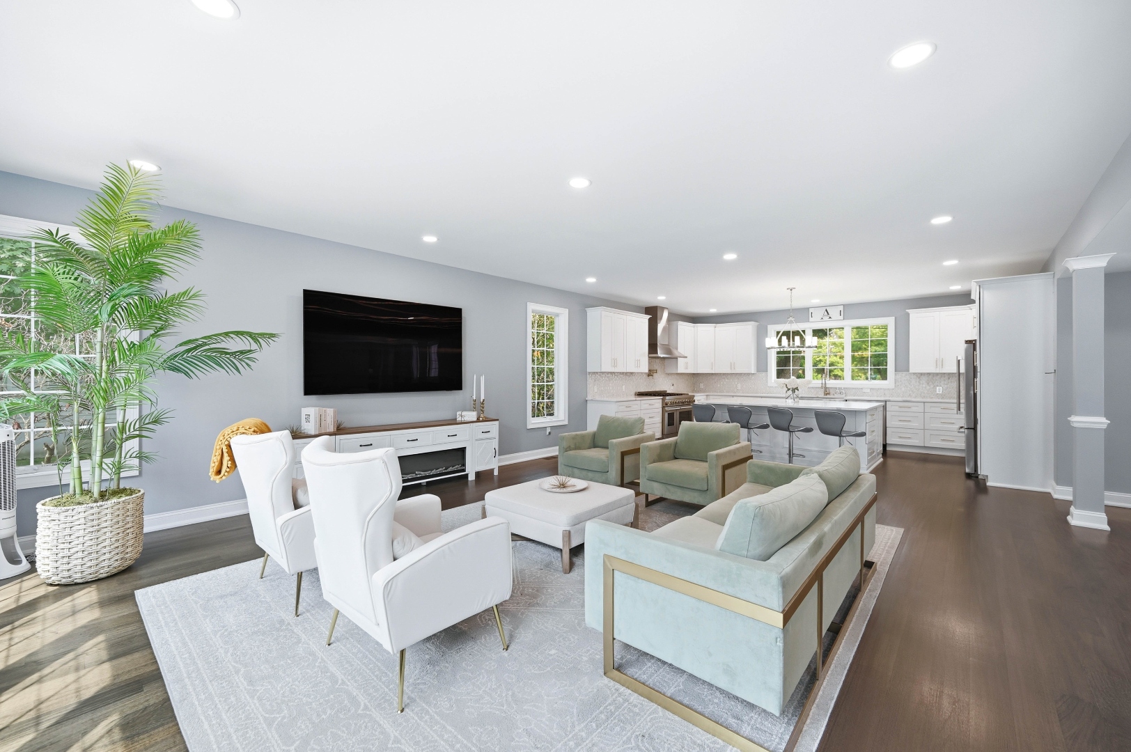 family room at 189 Highfield Lane, Nutley, NJ