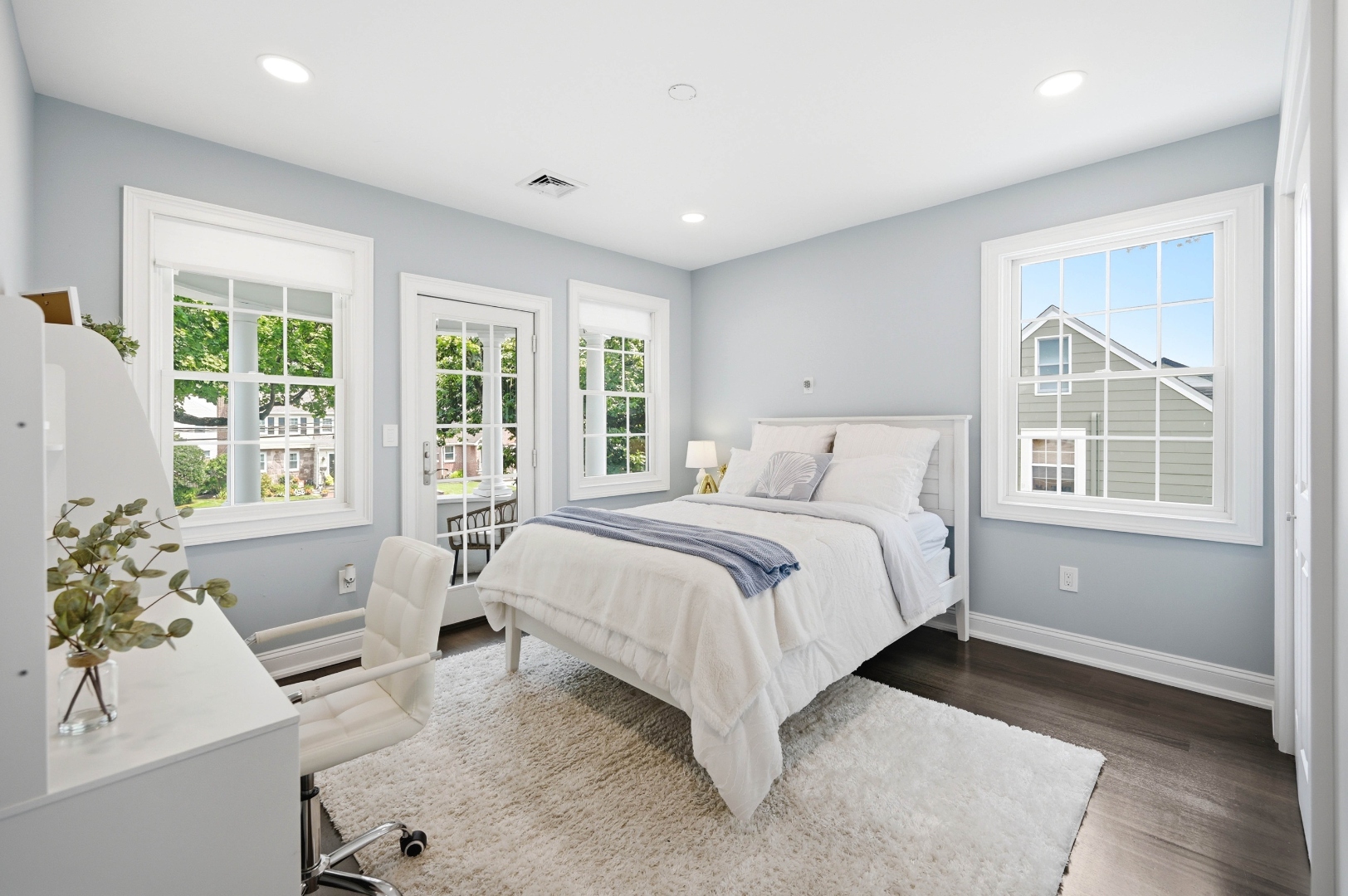primary bedroom at 189 Highfield Lane, Nutley, NJ