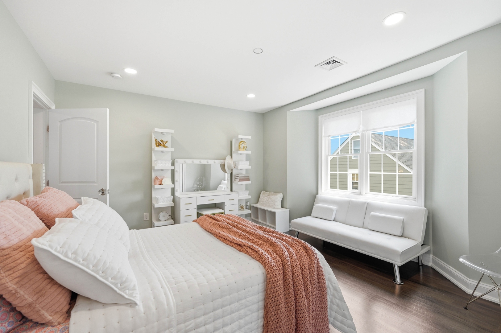 Second bedroom at 189 Highfield Lane, Nutley