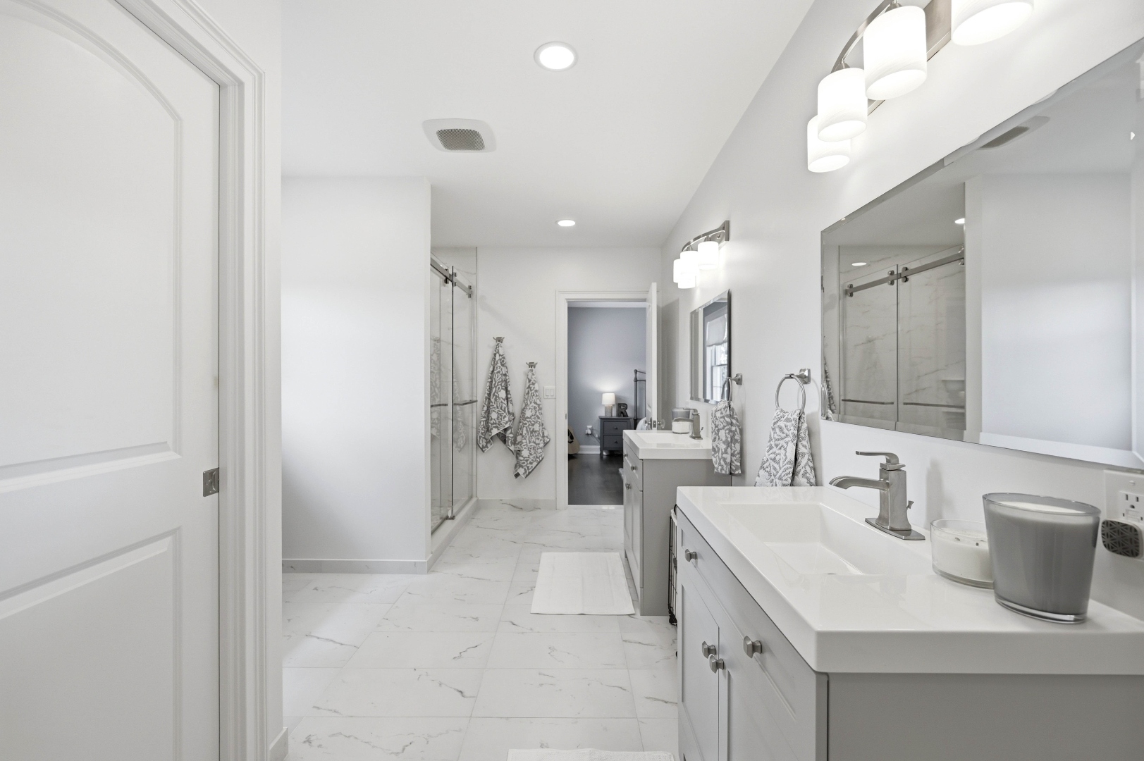 Full bathroom at 189 Highfield Lane, Nutley