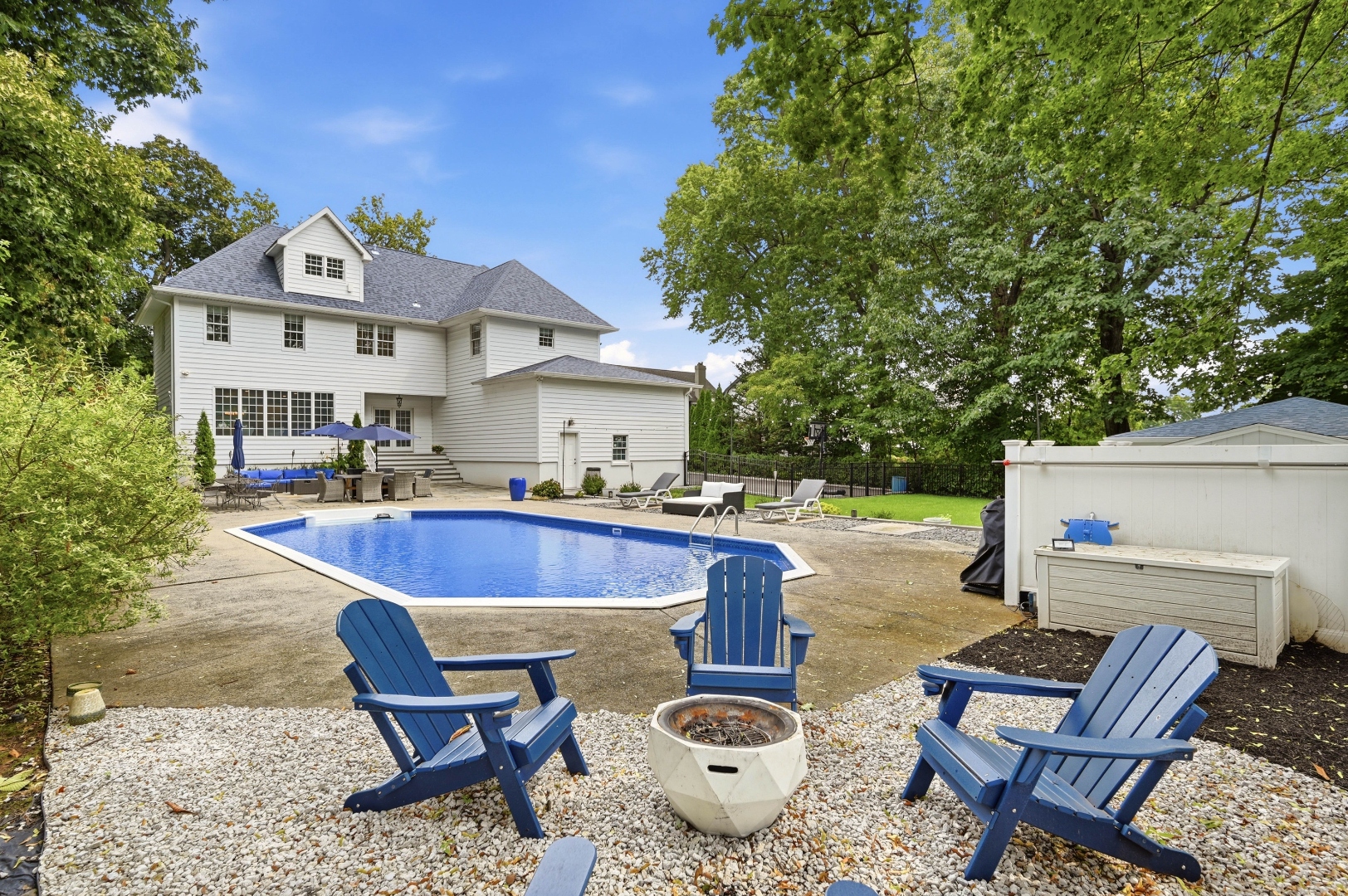 rebuilt saltwater pool at 189 Highfield Lane, Nutley, NJ